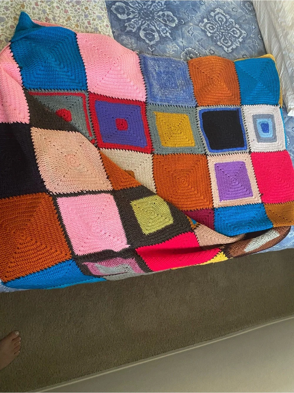 Handmade Pattern Knitted Quilt Good Quality For Full Size to keep throw on Couch